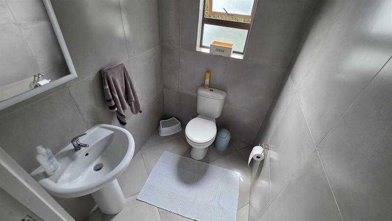 3 Bedroom Property for Sale in Dwarswegstrand Western Cape